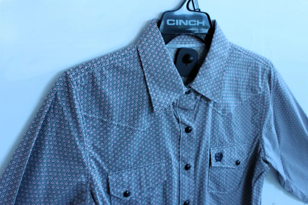 Women's Cinch Pink Dot Snap Button